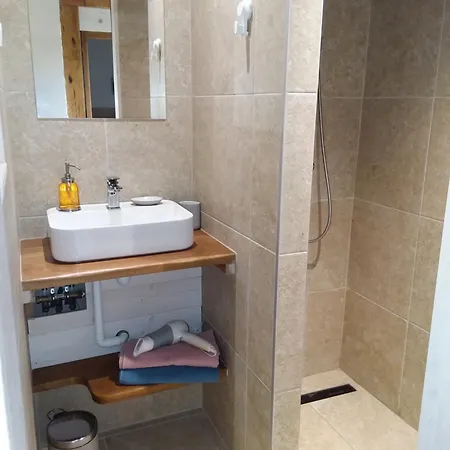 ベッド・アンド・ブレックファスト Goitik Ikusita エノア